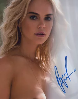 Rachel Harris autograph