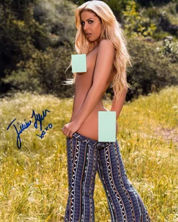 Jillisa Lynn autograph