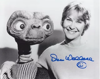 Dee Wallace autograph