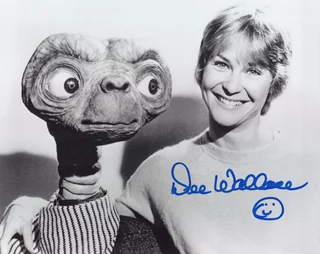 Dee Wallace autograph