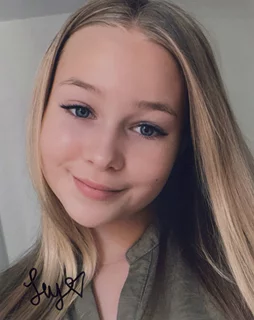 Ivy Mae Anderson autograph