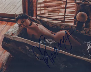 Arianny Celeste autograph