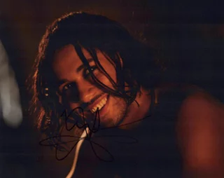 Elliot Knight autograph