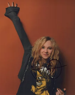 Juno Temple autograph