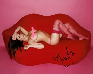 Lucy Pinder autograph