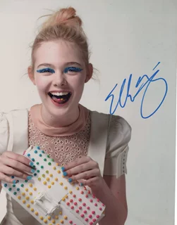 Elle Fanning autograph