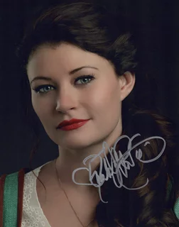 Emilie de Ravin autograph