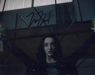 Emma Dumont autograph