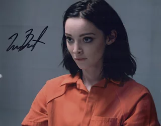 Emma Dumont autograph