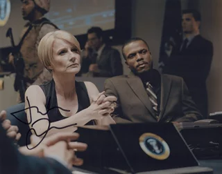 Julia Farino autograph