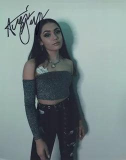 Avani Gregg autograph