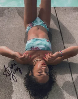 Avani Gregg autograph