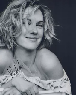 Lauren Lee Smith autograph