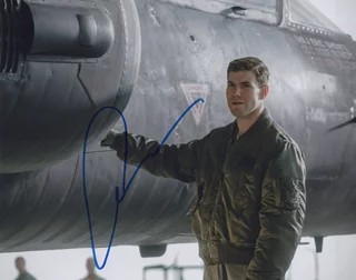 Austin Stowell autograph