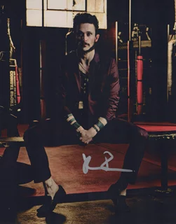 Jonathan Tucker autograph