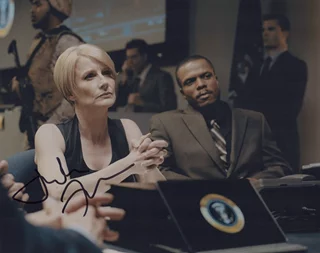 Julia Farino autograph