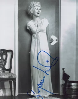 Suzanna Leigh autograph