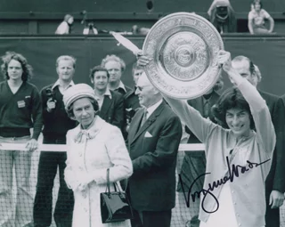 Virginia Wade autograph