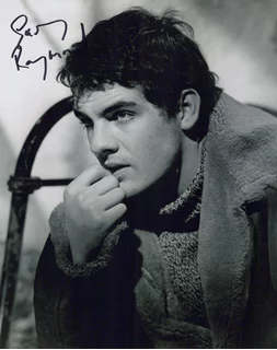 Gary Raymond autograph