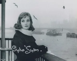Sylvia Syms autograph