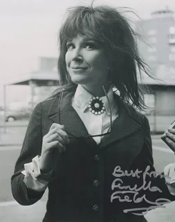 Fenella Fielding autograph