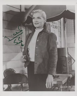 Lizabeth Scott autograph