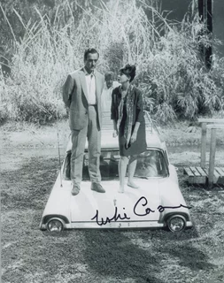 Leslie Caron autograph