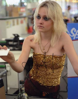 Dakota Fanning autograph