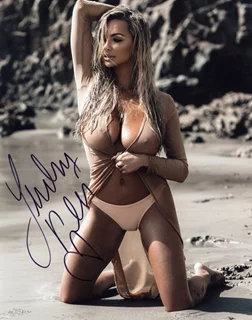 Lindsey Pelas autograph