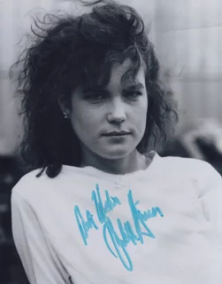 Elizabeth McGovern autograph