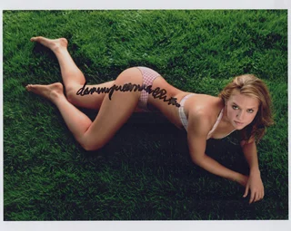 Dominique Swain autograph