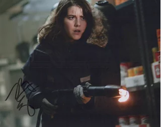 Mary Elizabeth Winstead autograph