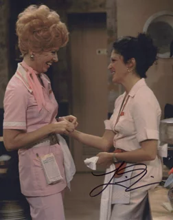 Linda Lavin autograph
