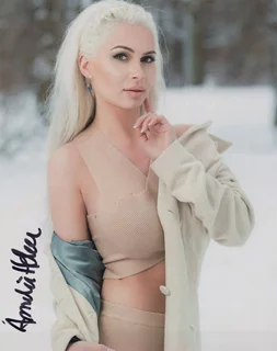 Amalie Helene autograph