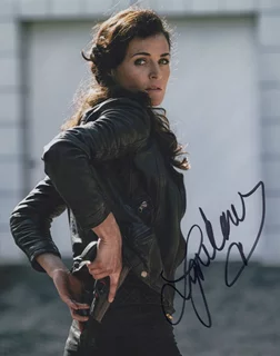 Lyne Renee autograph