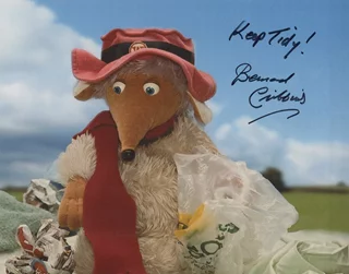 Bernard Cribbins autograph