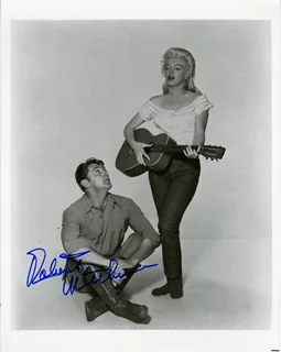 Robert Mitchum autograph