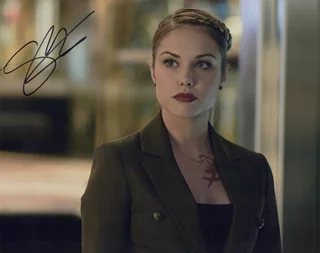 Stephanie Bennett autograph