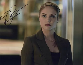 Stephanie Bennett autograph