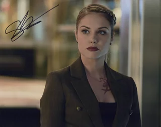 Stephanie Bennett autograph