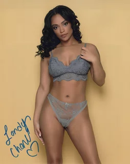 Londyn Chanel autograph