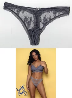 Londyn Chanel autograph