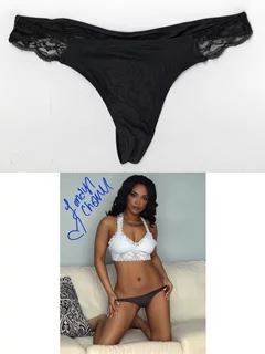 Londyn Chanel autograph