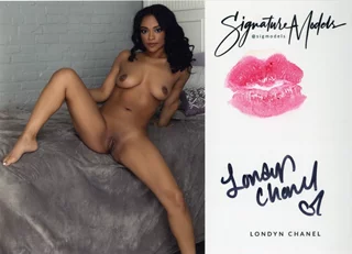 Londyn Chanel autograph