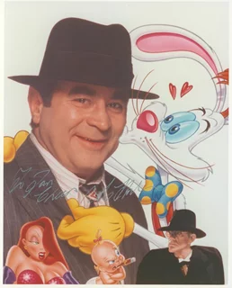 Bob Hoskins autograph