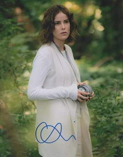 Carla Juri autograph