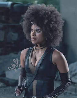 Zazie Beetz autograph