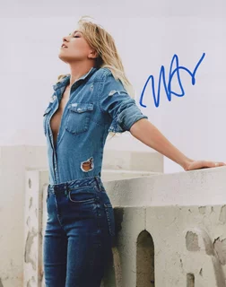 Meredith Hagner autograph