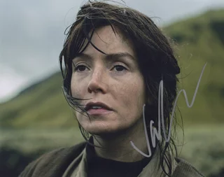 Valene Kane autograph