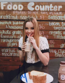 Liana Liberato autograph